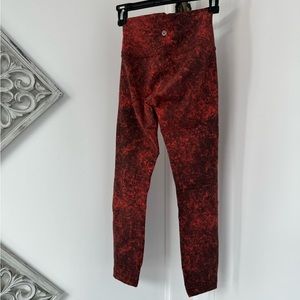 SOLD: LULULEMON 🍋 Wunder Train Cropped Leggings
